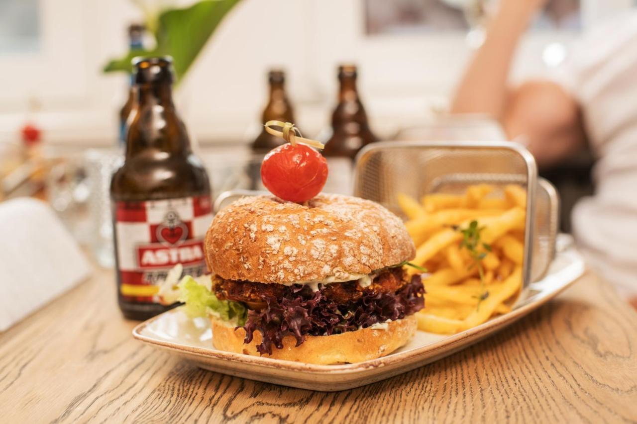 הארן Hagen'S Hotel "Eat & Meet" Restaurant Bar Lounge מראה חיצוני תמונה