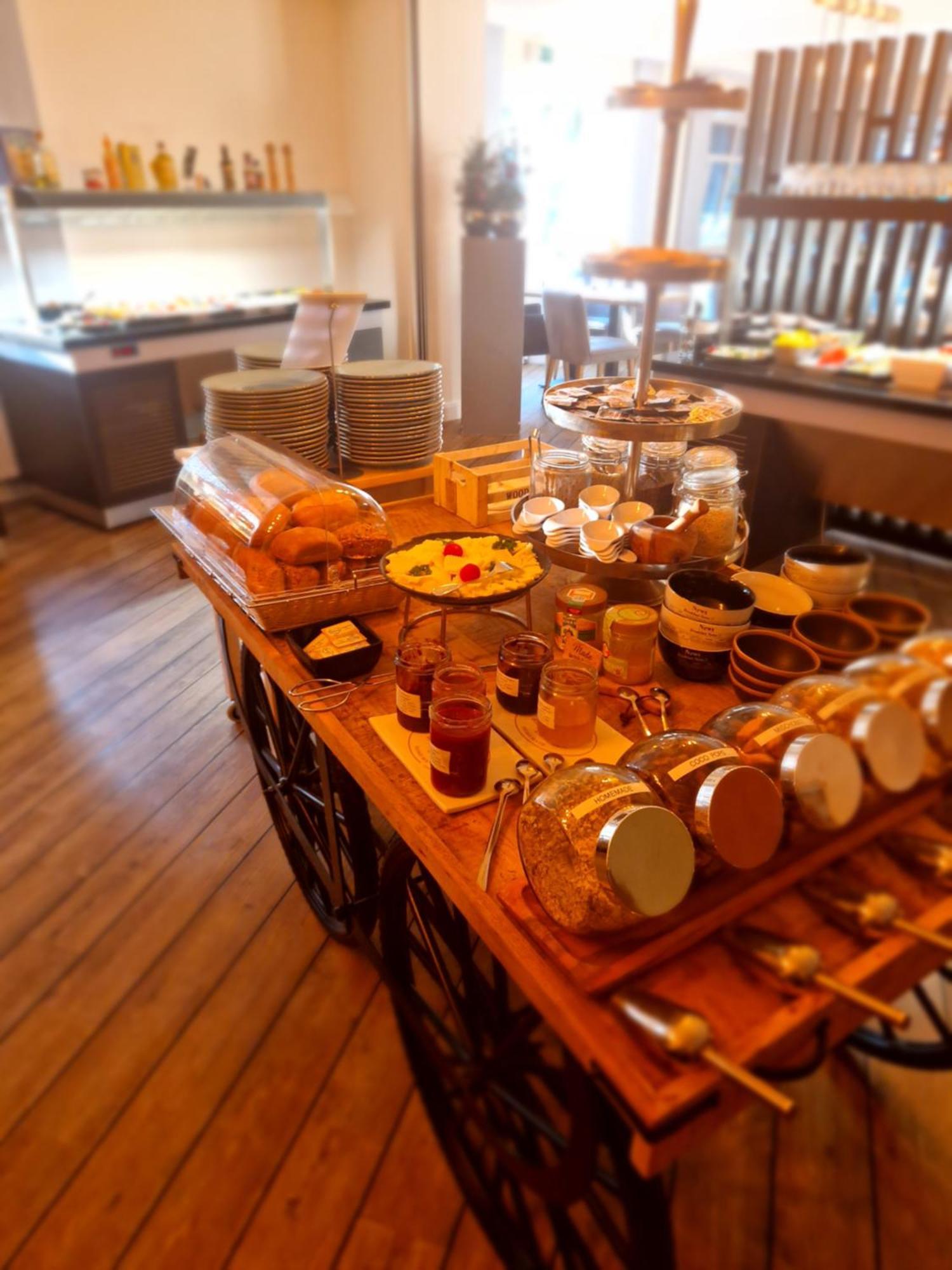 הארן Hagen'S Hotel "Eat & Meet" Restaurant Bar Lounge מראה חיצוני תמונה